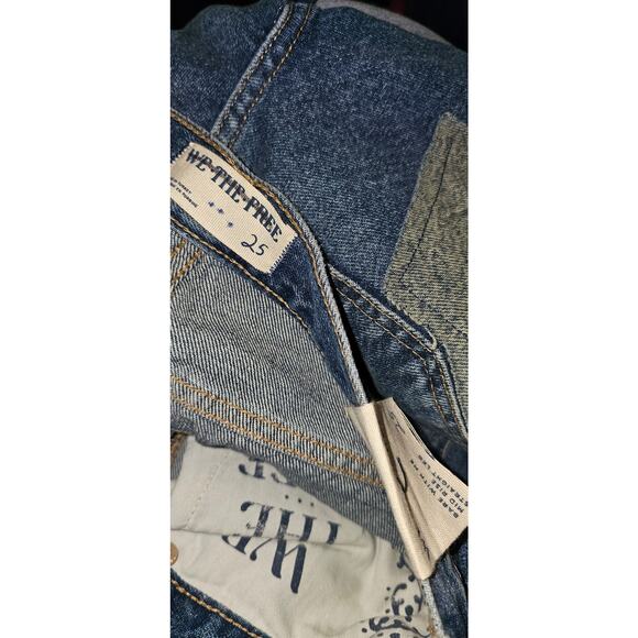 New FREE PEOPLE We The Free Bare With Me Jeans $298 SIZE 25 PATCHWORK DENIM - Picture 6 of 6